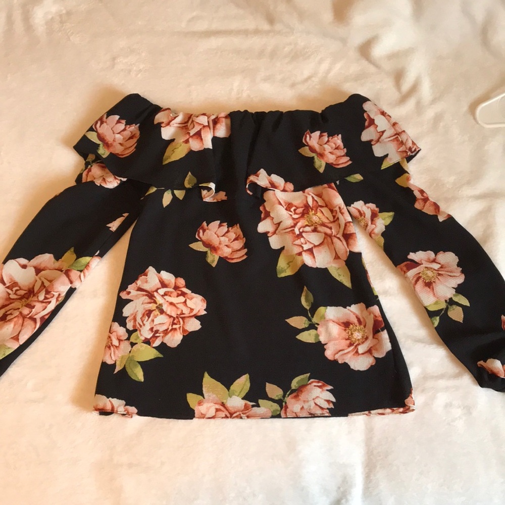 Off the shoulder Flower Blouse